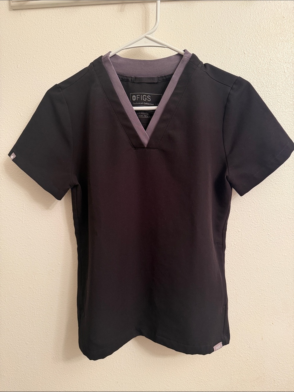 FIGS Black Short-Sleeve V-Neck Scrub Top with Gray Trim XXS